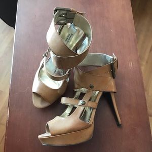 Vera Wang heels / sandal